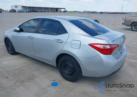2017 Toyota Corolla Le z USA, uszkodzony, nr VIN 5YFBURHE8HP638855